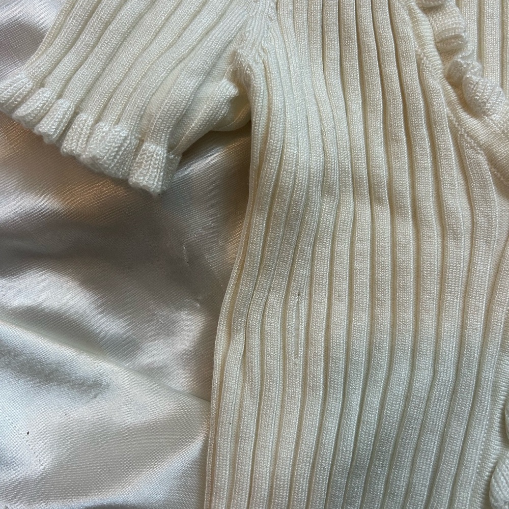 Elegant Cream Ribbed Women's Top - Picture 2 of 3
